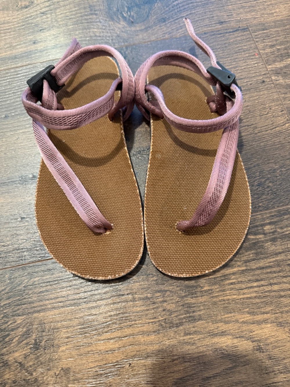 Kids earth runner sandals